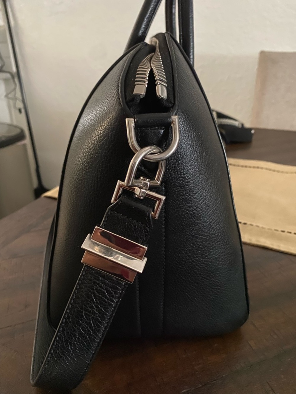 Authentic Givenchy Antigona Medium - Picture 11 of 16